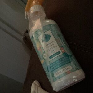 Make a Splash Scentsy Bathroom Cleaner Spray - New